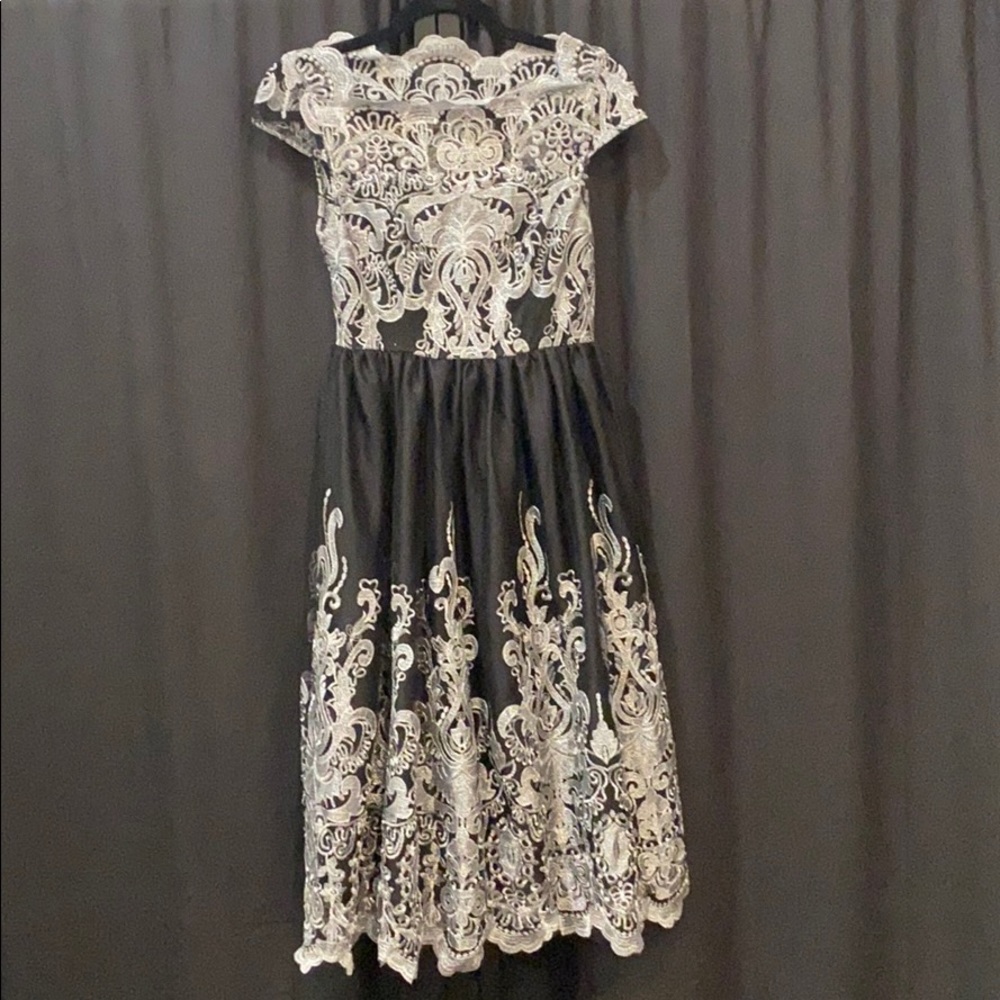 Women’s/ Juniors Formal Gown